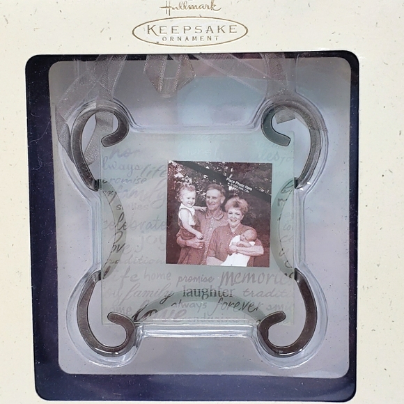 Hallmark The Family Tree Home Family Memories Photo Holder Frame Ornament QP1323 - Picture 3 of 9